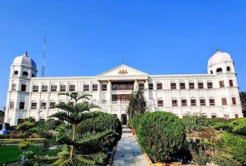 The main administrative palace of Hathwa Raj.